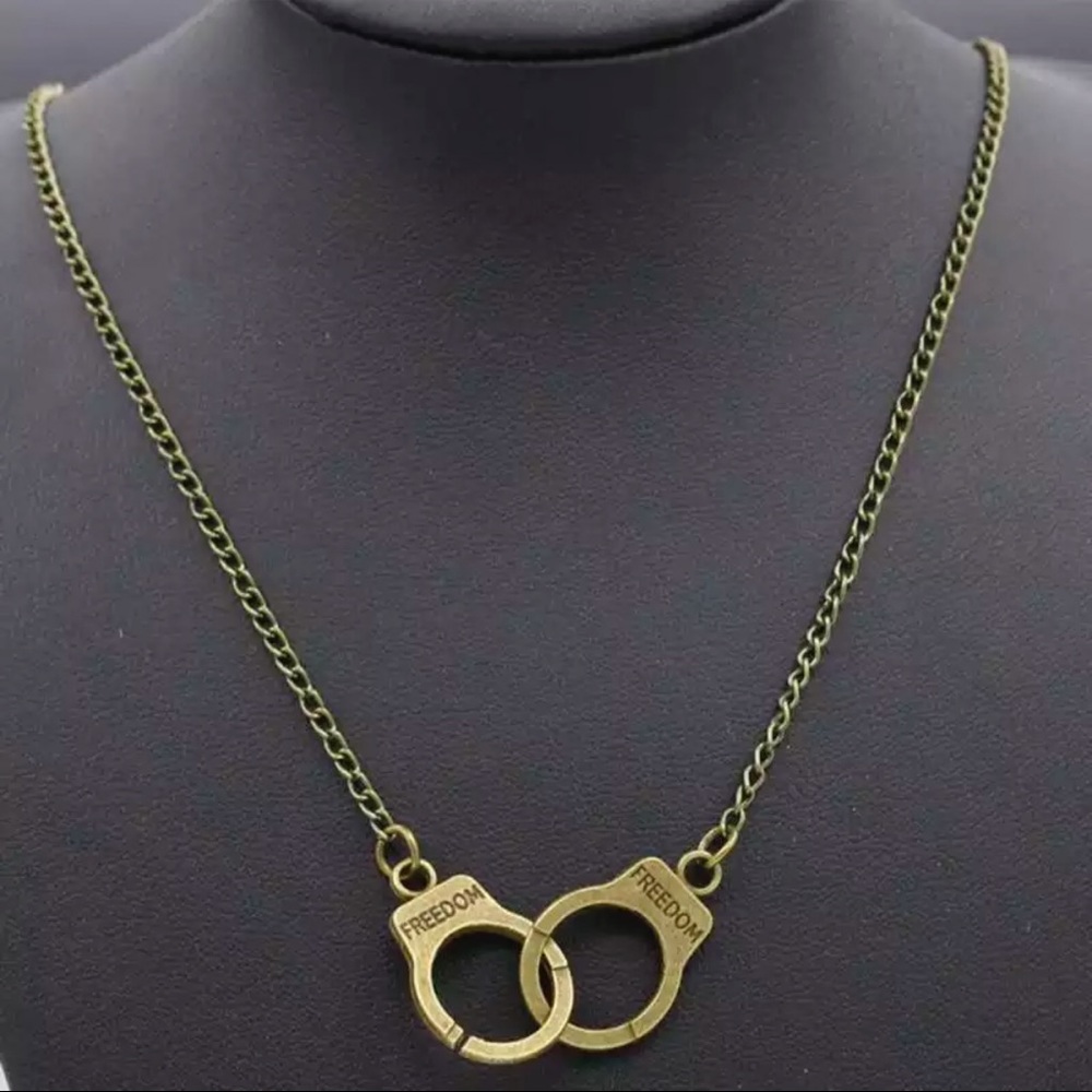 🆕 Freedom Handcuff Steam Punk Necklace - Picture 5 of 12